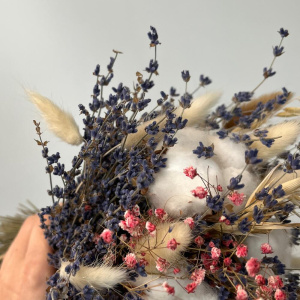 Букет из лаванды с хлопком