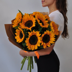 9 подсолнухов в крафте