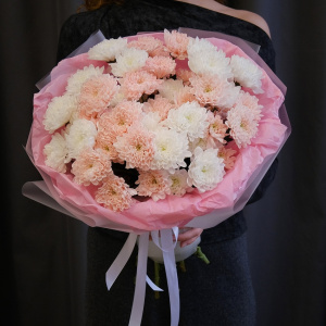 Нежные кустовые хризантемы в букете «Сахарная вата»