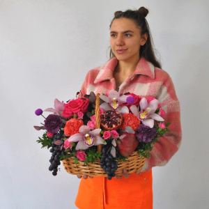 Орхидея, розы и фрукты в корзине "Витаминный заряд"
