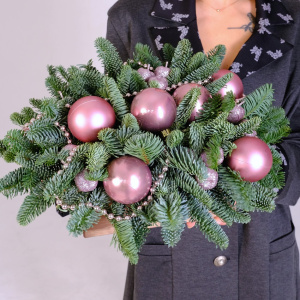 Композиция из нобилиса в деревянном ящичке "Зимнее мерцание"