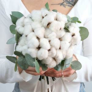 Букет невесты с хлопком и эвкалиптом