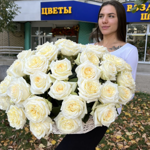 Самые шикарные розы для особенной девушки (51 роза в корзине)