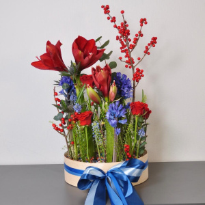 Амариллисы и гиацинты в композиции «Подводный мир»