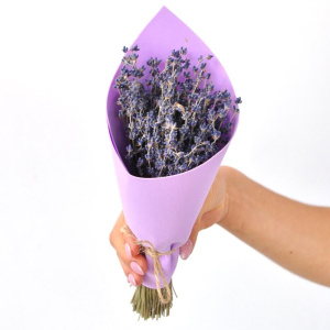Лаванда, букетик в сиреневой упаковке