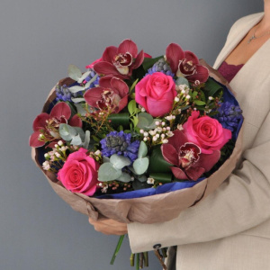 Букет с орхидеями и розами "Искушение красотой"