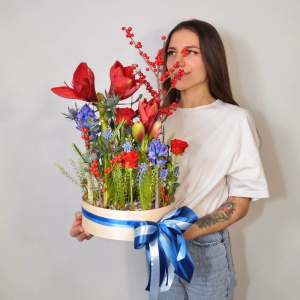 Амариллисы и гиацинты в композиции «Подводный мир»