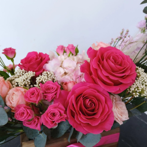 Ароматные розы Пинк Флойд с эвкалиптом "Полумесяц"