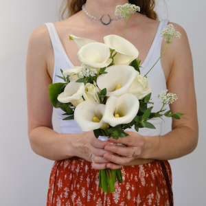 Букет невесты с белыми каллами 