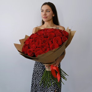 51 красная роза Россия, 60 см. Ваза в подарок!
