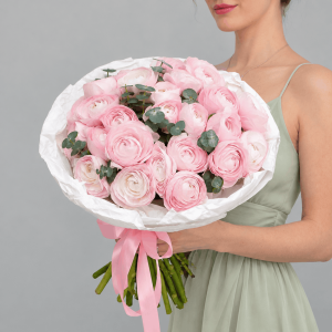 Ранункулюсы, 25 штучек с эвкалиптом