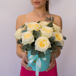 Ароматные пионовидные розы в коробочке