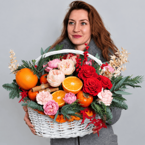 Корзина с цветами и фруктами "Апельсиновый грог"