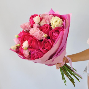 Ароматные розы Пинк флойд в букете "Анатомия Страсти"