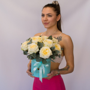 Ароматные пионовидные розы в коробочке