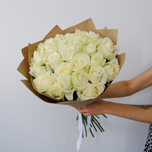25 белых роз Россия, 60 см