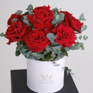 Французские розы в коробке с эвкалиптом, 9 штучек