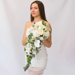 Каскадный букет невесты с орхидеями. Для истинной принцессы