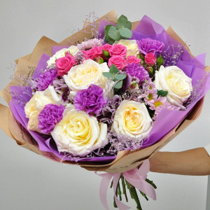 Пурпурный букет с пионовидными розами "Сиреневая песнь"