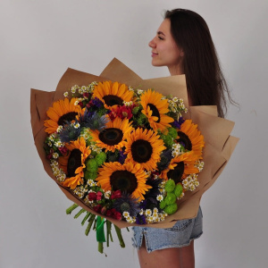 Огромный букет с подсолнухами «Ты моё Счастье!»