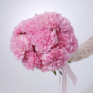 Кружевные розовые диантусы в букете "Божественная красота"