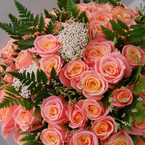 Волшебные персиковые розы, 59 штучек