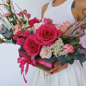 Ароматные розы Пинк Флойд с эвкалиптом "Полумесяц"