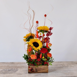 Интерьерная композиция с подсолнухами в ящике "Красочный натюрморт"