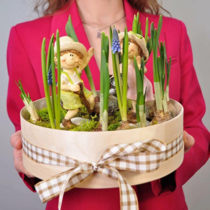 Садик с первоцветами: крокусы, мускари, нарциссы "Малыши в Саду"