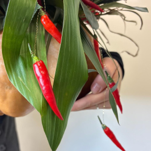 Цветы в тыкве! Французские розы в красном букете