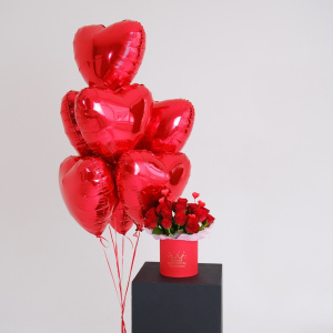 Сет: красные розы в коробочке + мармелад + шары "Сердце" (7 штучек)
