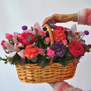 Орхидея, розы и фрукты в корзине "Витаминный заряд"