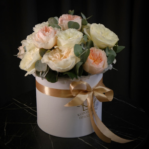 Дорогие пионовидные розы в коробке "Цветочная акварель"