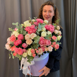 Пионовидные розы в большой коробке, 25 штучек