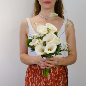 Букет невесты с белыми каллами 