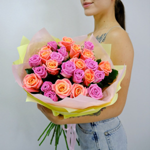 Персиковые и розовые розы 60 см, 25 штучек "Волшебный микс"