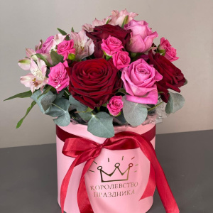 Красные розы в коробочке "Рубиновая симфония"