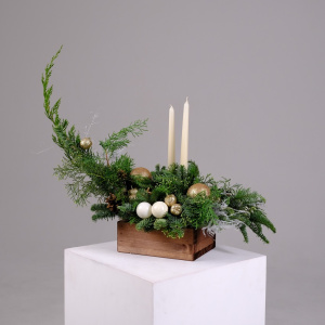 Новогодняя композиция из нобилиса со свечами "Золотые мечты Зимы"