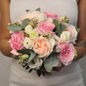 Букет невесты с пионовидными розами в розовых оттенках "Грация"
