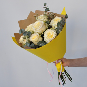 Пионовидные ароматные розы "Для роскошной блондинки"