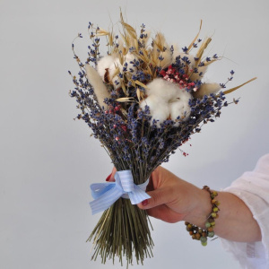 Букет из лаванды с хлопком