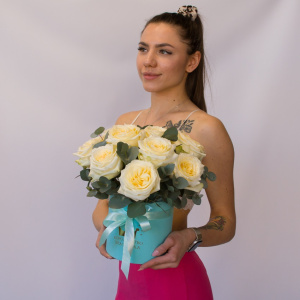 Ароматные пионовидные розы в коробочке