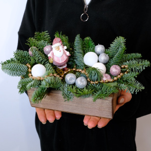 Новогодняя композиция с сувениром (в ассортименте)