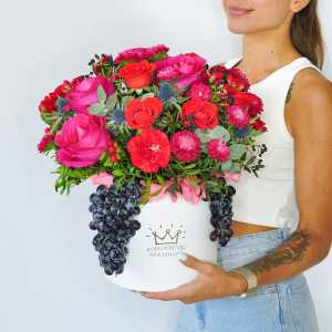 Ароматные розы Пинк Флойд в коробке "Сказки Осени"