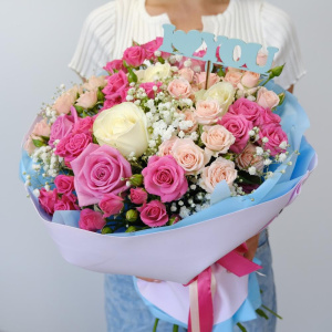 Кустовые розы и гипсофила в нежном букете "Моё сердце лишь твоё"