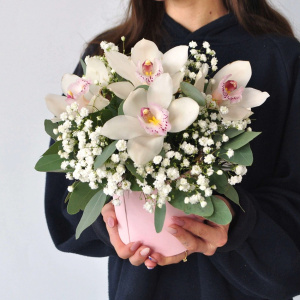 Букет с орхидеей в коробке