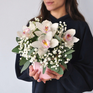 Букет с орхидеей в коробке