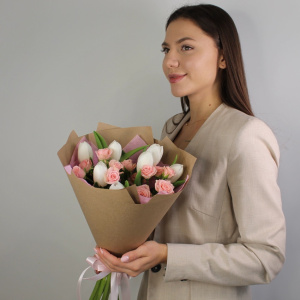 Букетик с тюльпанами и розочками