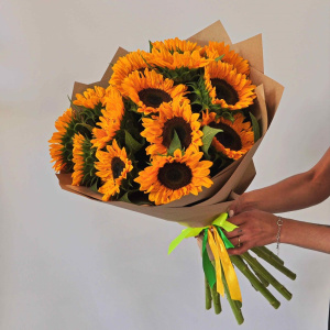 15 подсолнухов в крафте