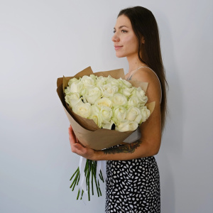 25 белых роз Россия, 60 см